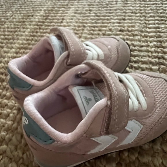 Hummel - Picture 2 of 4